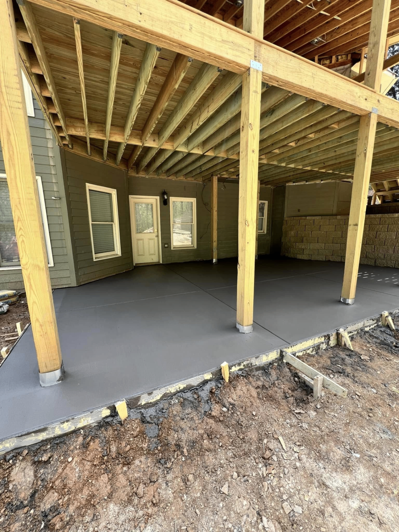 Commercial concrete slab pour